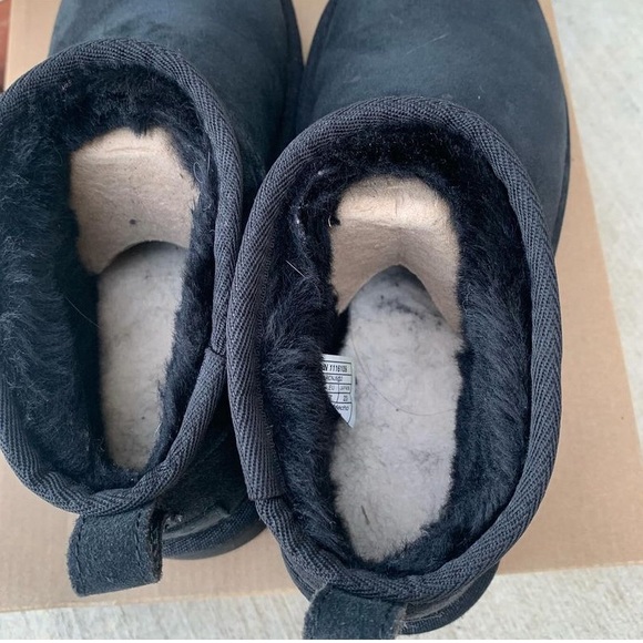 UGGS
ULTA MINI BLACK
Sizing: 36 - Picture 7 of 10
